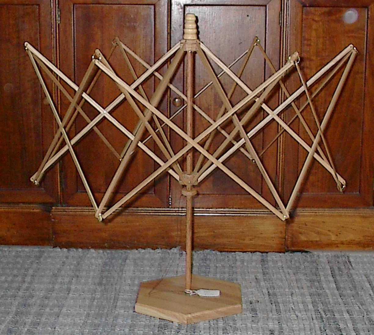 Free standing Wooden Swift